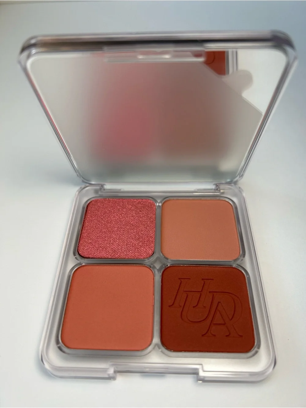 NWT🌷HUDA BEAUTY Blush Filter Blurring Blushlighters Palette in “Rose Berry”